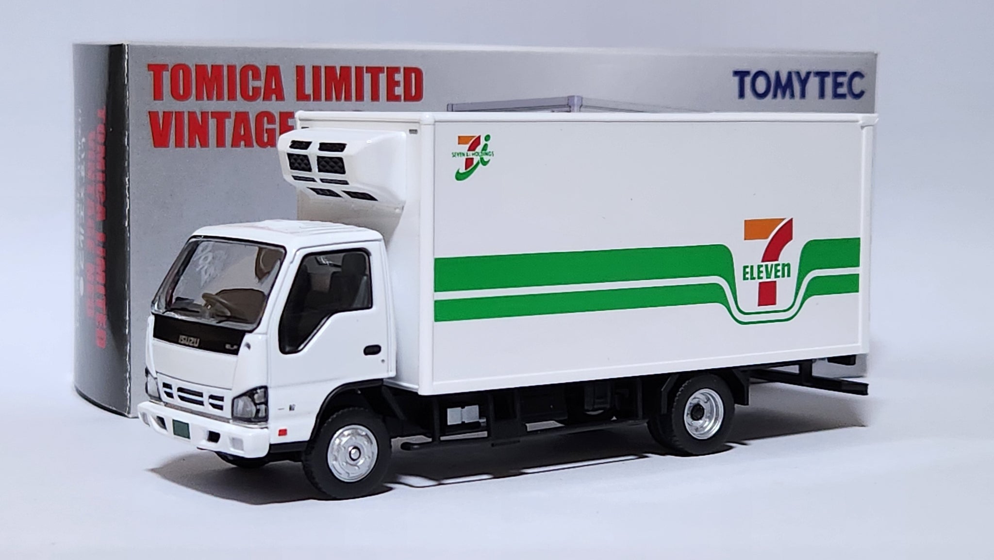 Tomica Limited Vintage Tomytec LV-N195a Isuzu ELF Panel Van 7