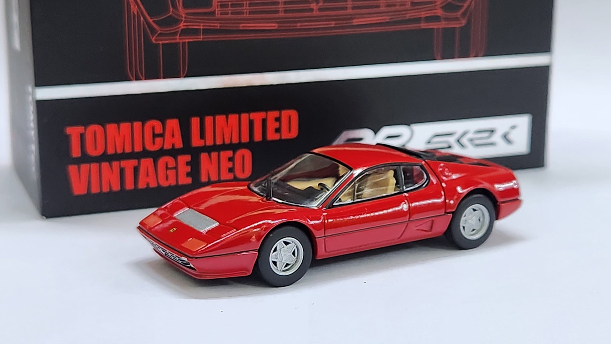 TLV-NEO フェラーリF40 (黄) 限定トミカリミテッドヴィンテージネオ