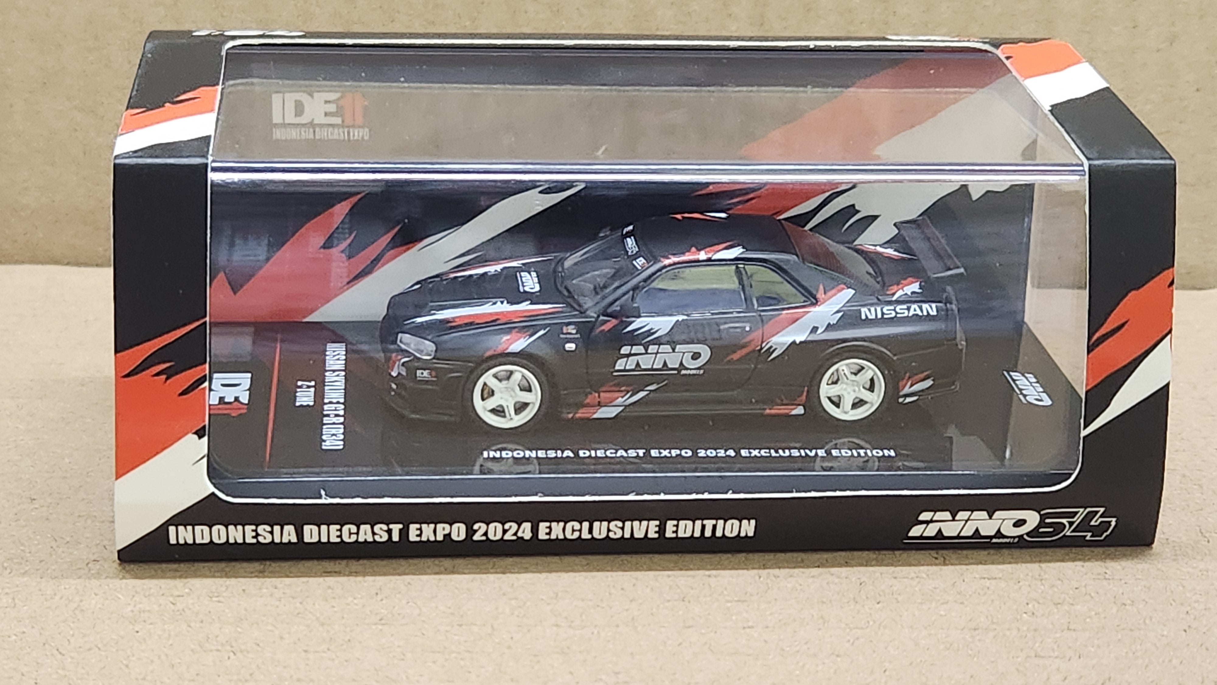 INNO64 イノモデルR34 TASKL チェイス CHASE INNO64 1:64 Nissan Skyline GT-R R34 Z-TUNE Full Carbon