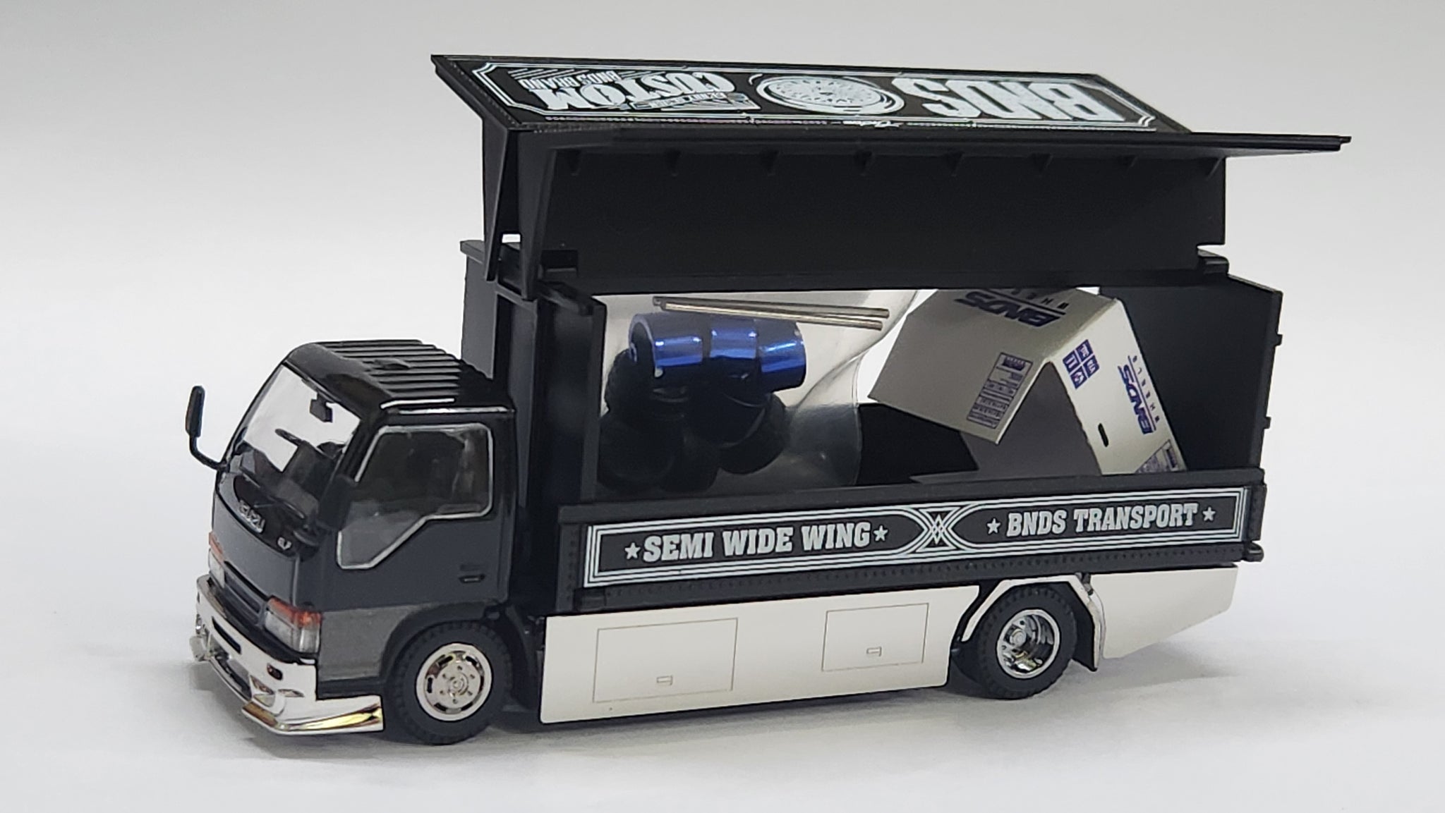 1:64 Yo Engine Start X Peako Isuzu Dekotora Custom Truck semi wide