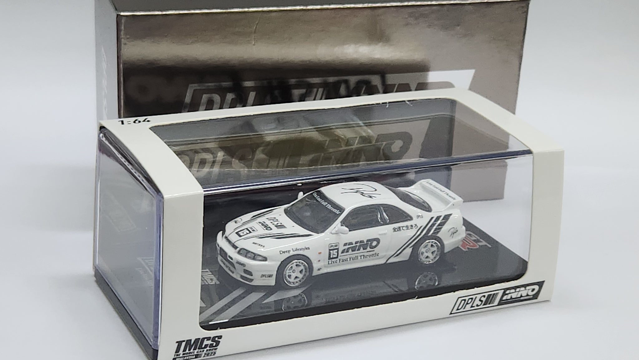 1:64 inno64 x DPLS Nissan Skyline GT-R R33 TMCS model car show