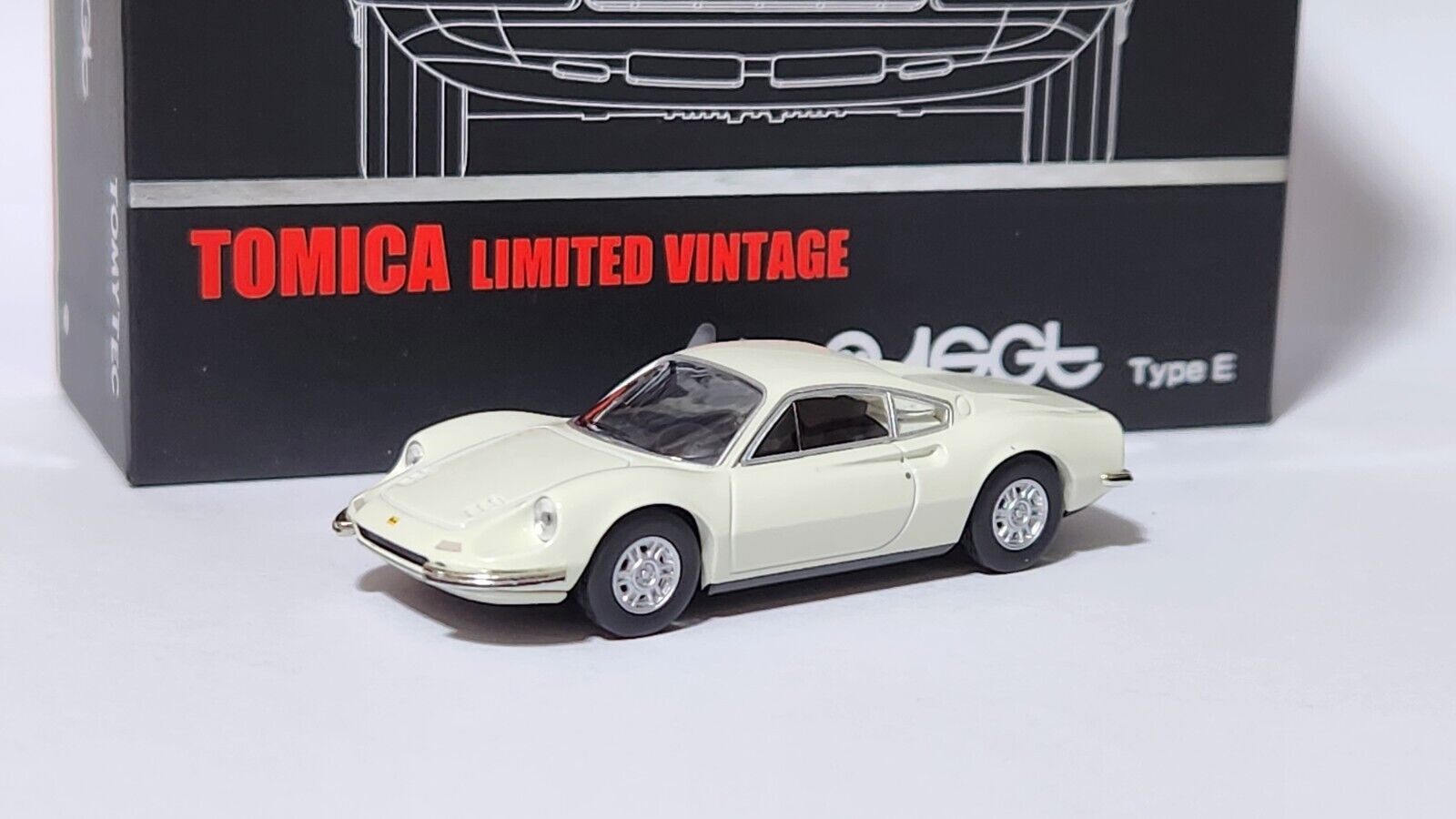 TOMICA LIMITED VINTAGE 246 GTS 2台セット ディーノ 246 GTS(赤) | 製品をさがす | tomica LIMITED VINTAGE TLV